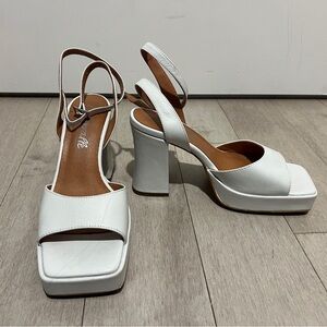 L’Intervalle Elegant White Leather Platform Sandals